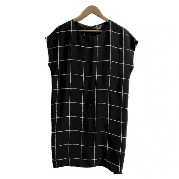 VINCE Silk Shift Dress in Black & White Lattice Print. - Picture 2 of 3